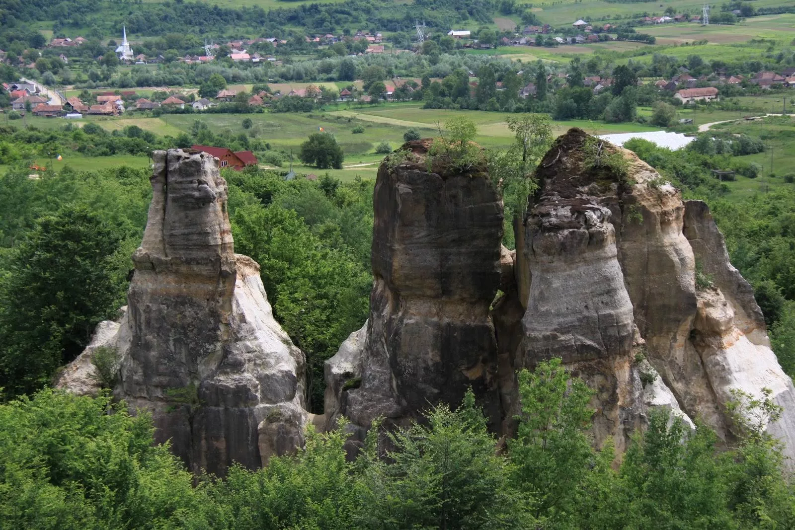 Grădina Zmeilor, locul în care fiecare piatră are legenda sa