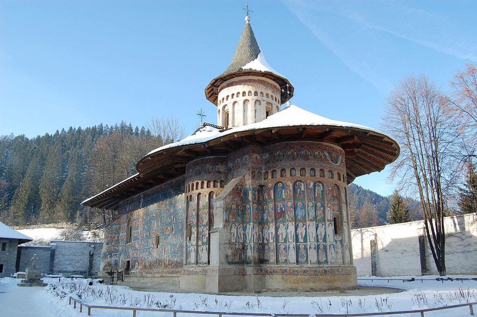 Mănăstirea Voroneț, un loc de neratat în vacanța din Bucovina