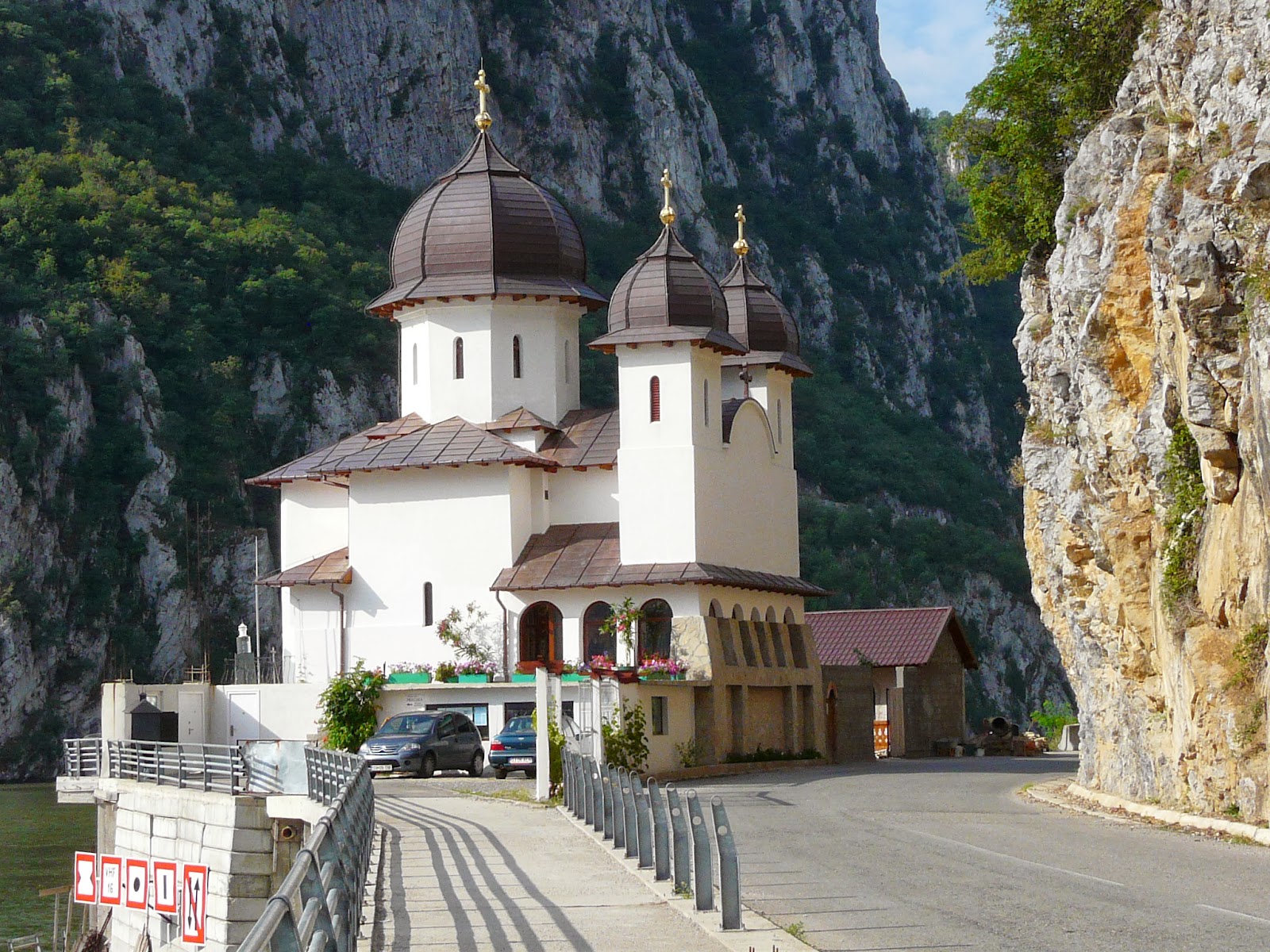 Mraconia, mănăstirea-martir de la defileul Dunării