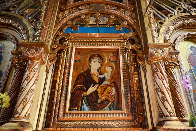 Minunile icoanei Maicii Domnului de la Nicula! Icoana făcătoare de minuni a Sfintei Fecioare Maria este şi astăzi motiv de pelerinaj