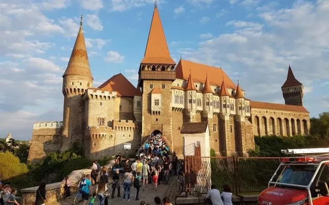 Castelul Corvinilor, blazonul Hunedoarei