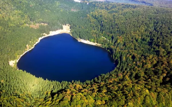 Lacul Sfânta Ana, plodoarie pentru frumusețea naturii