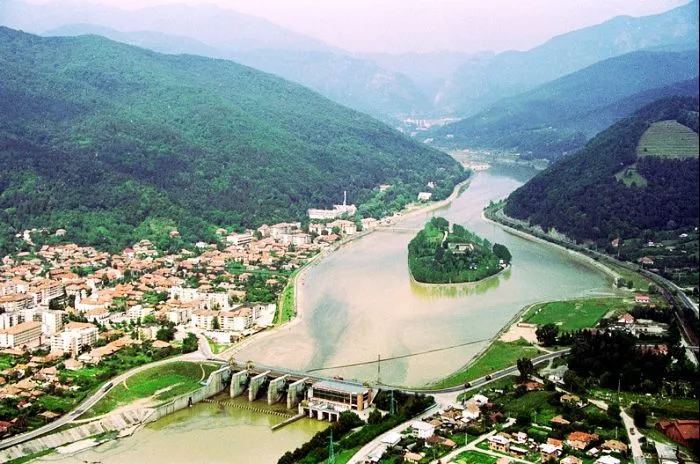 Ostrov, cea mai veche mănăstire de maici din România